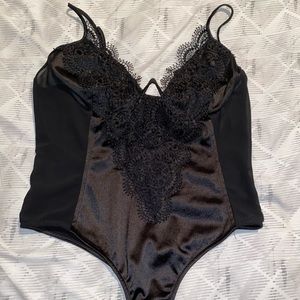 Black body suit - lace detail